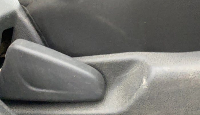 2016 Renault Kwid RXT 0.8, Petrol, Manual, 71,643 km, Driver Side Adjustment Panel