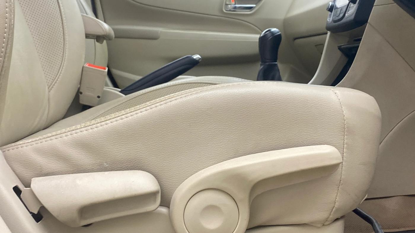 2020 Maruti Ciaz ALPHA 1.5 SHVS PETROL, Petrol, Manual, 64,231 km, Driver Side Adjustment Panel