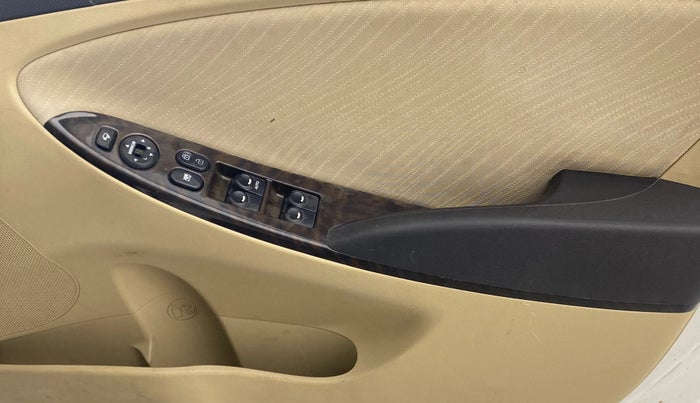 2017 Hyundai Verna 1.6 VTVT SX, Petrol, Manual, 73,546 km, Driver Side Door Panels Control