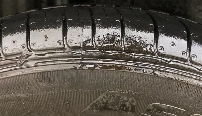 2013 Maruti Swift VDI, Diesel, Manual, 1,38,494 km, Right Rear Tyre Tread