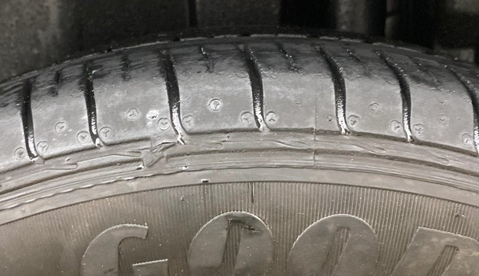 2013 Maruti Swift VDI, Diesel, Manual, 1,38,494 km, Left Rear Tyre Tread