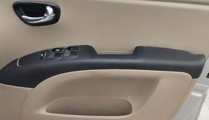 2014 Hyundai i10 SPORTZ 1.1, Petrol, Manual, 30,547 km, Driver Side Door Panels Control