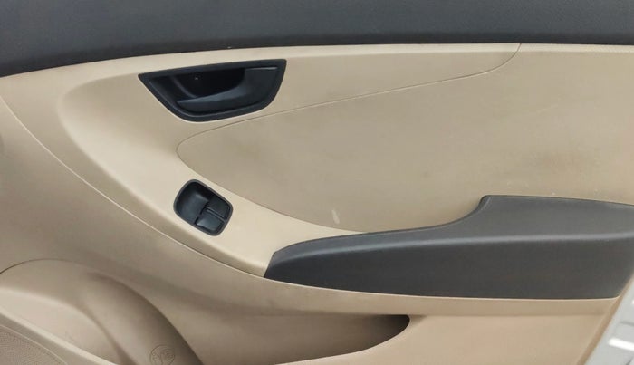 2015 Hyundai Eon ERA +, Petrol, Manual, 70,797 km, Driver Side Door Panels Control