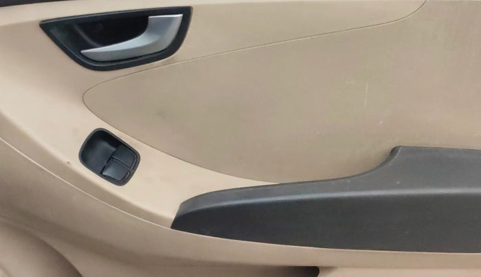 2013 Hyundai Eon SPORTZ, Petrol, Manual, 89,695 km, Driver Side Door Panels Control