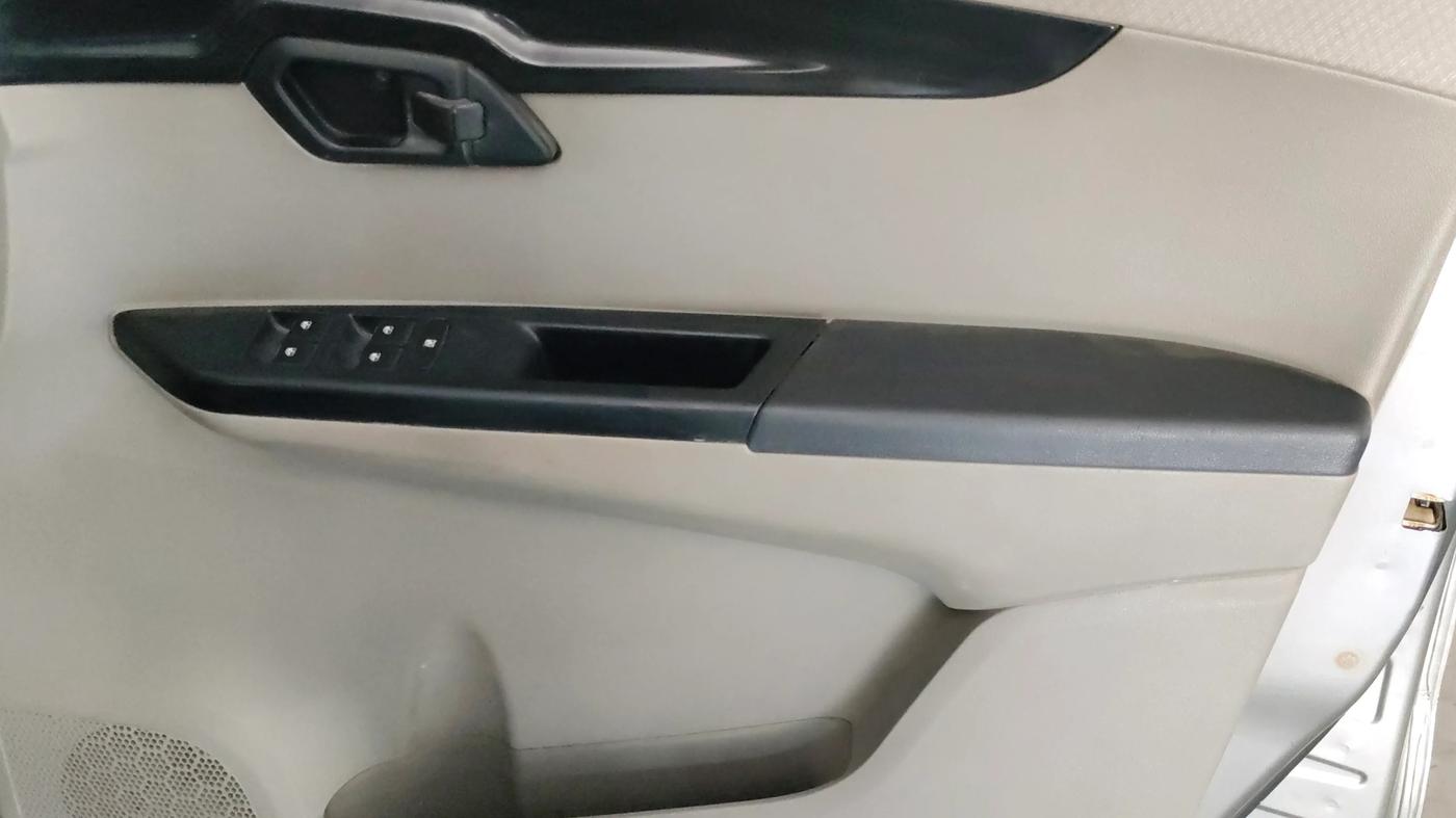 2016 Mahindra Kuv100 K4 D 6 STR, Diesel, Manual, 1,38,810 km, Driver Side Door Panels Control