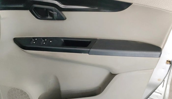 2016 Mahindra Kuv100 K4 D 6 STR, Diesel, Manual, 1,38,810 km, Driver Side Door Panels Control