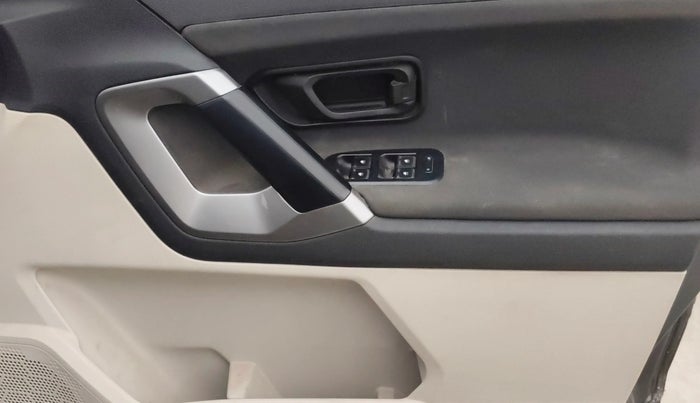 2022 Tata Safari XM, Diesel, Manual, 63,239 km, Driver Side Door Panels Control