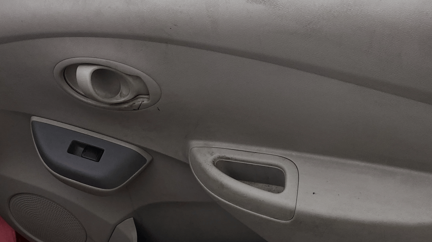 2015 Datsun Go T, Petrol, Manual, 79,403 km, Driver Side Door Panels Control