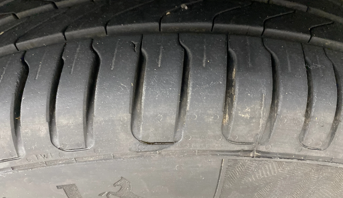 2022 KIA SONET HTX 1.0 IMT, Petrol, Manual, 89,713 km, Left Front Tyre Tread