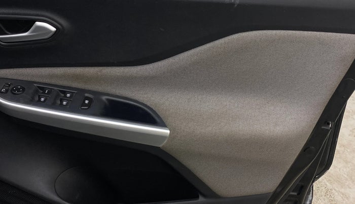 2022 Nissan MAGNITE XV PREMIUM TURBO CVT, Petrol, Automatic, 31,977 km, Driver Side Door Panels Control