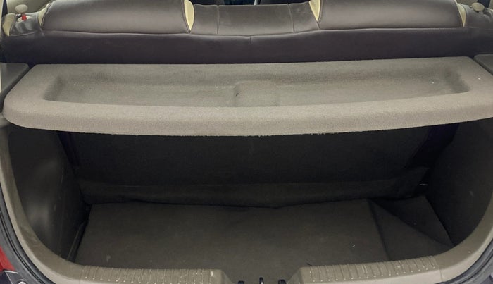 2014 Hyundai i10 SPORTZ 1.1, Petrol, Manual, 31,204 km, Boot Inside