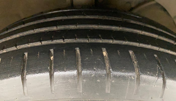 2016 Maruti Baleno ZETA PETROL 1.2, Petrol, Manual, 36,236 km, Right Front Tyre Tread