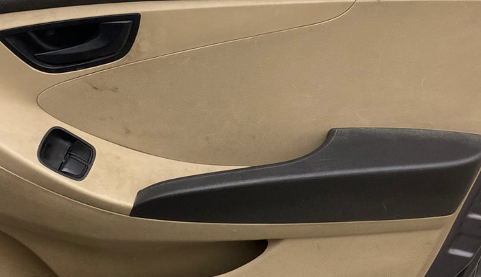 2016 Hyundai Eon MAGNA +, Petrol, Manual, 1,36,063 km, Driver Side Door Panels Control