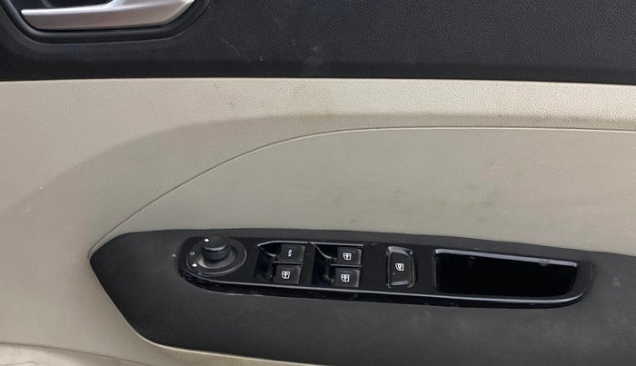 2019 Renault TRIBER RXZ, Petrol, Manual, 55,476 km, Driver Side Door Panels Control