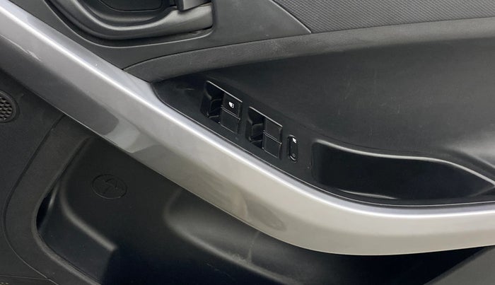 2023 Tata NEXON XM SUNROOF DIESEL, Diesel, Manual, 1,22,287 km, Driver Side Door Panels Control