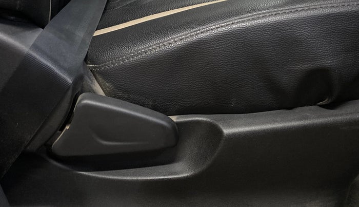 2020 Datsun Redi Go T(O), Petrol, Manual, 19,764 km, Driver Side Adjustment Panel