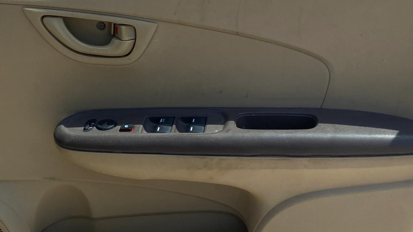 2013 Honda Amaze 1.5L I-DTEC S, Diesel, Manual, 55,585 km, Driver Side Door Panels Control
