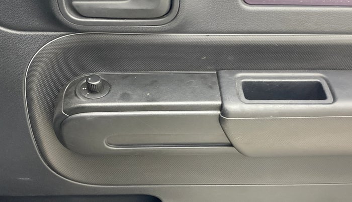 2022 Mahindra Thar LX PETROL HT 4WD AT, Petrol, Automatic, 15,336 km, Driver Side Door Panels Control