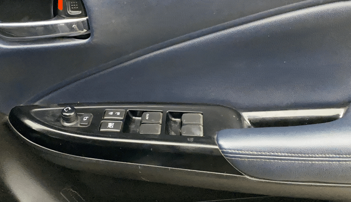 2022 Maruti Baleno ALPHA PETROL 1.2, Petrol, Manual, 1,24,322 km, Driver Side Door Panels Control