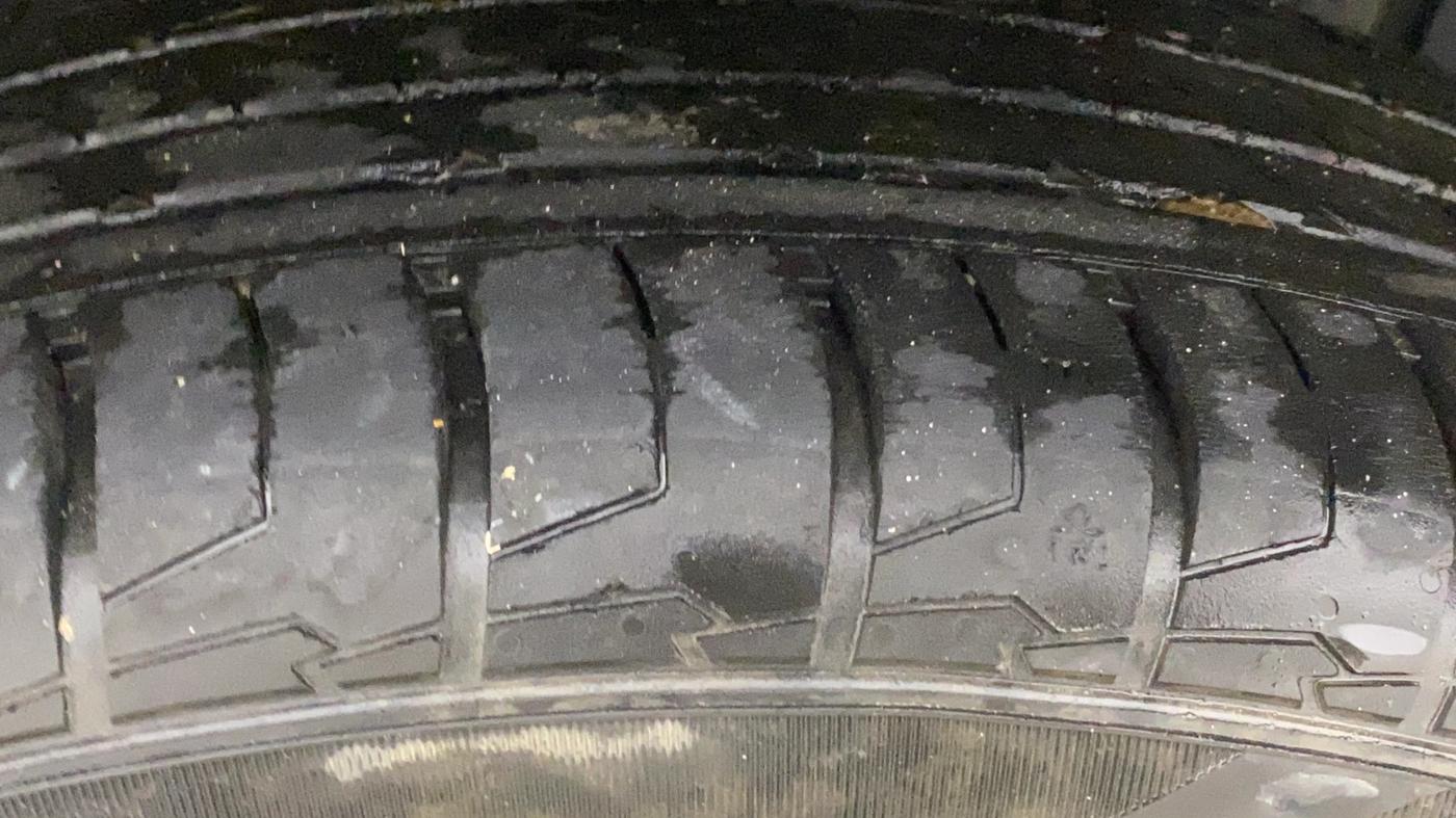 2020 MG HECTOR PLUS SHARP 1.5 PETROL TURBO HYBRID MT 6-STR, Petrol, Manual, 1,10,643 km, Left Rear Tyre Tread