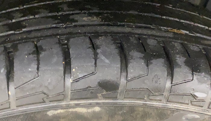 2020 MG HECTOR PLUS SHARP 1.5 PETROL TURBO HYBRID MT 6-STR, Petrol, Manual, 1,10,576 km, Left Rear Tyre Tread