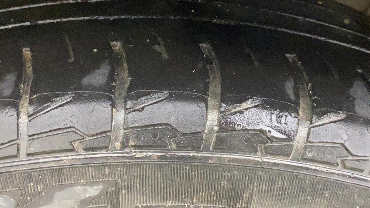 2020 MG HECTOR PLUS SHARP 1.5 PETROL TURBO HYBRID MT 6-STR, Petrol, Manual, 1,10,643 km, Left Front Tyre Tread