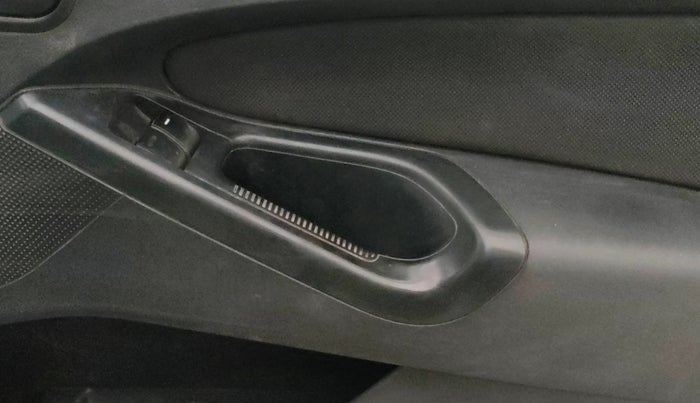 2013 Ford Figo EXI 1.2 PETROL, Petrol, Manual, 1,02,975 km, Driver Side Door Panels Control