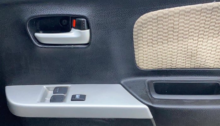 2018 Maruti Wagon R 1.0 LXI CNG, CNG, Manual, 52,746 km, Driver Side Door Panels Control