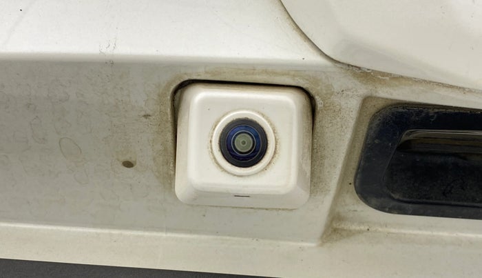 2021 Mahindra XUV700 AX 7 P AT 7 STR, Petrol, Automatic, 67,131 km, Parking Camera