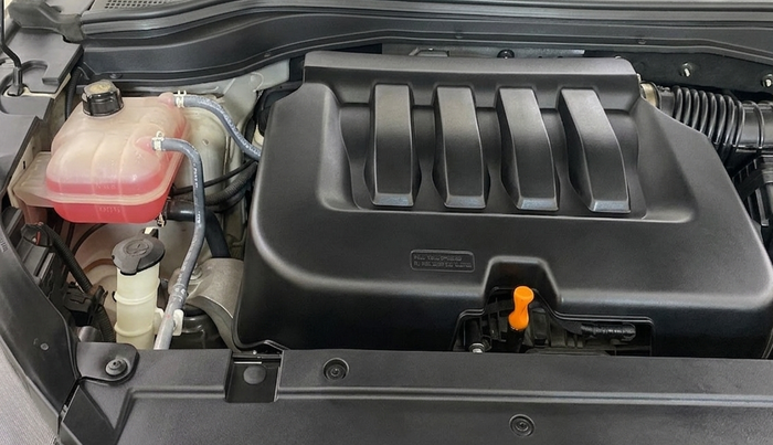 2021 Mahindra XUV700 AX 7 P AT 7 STR, Petrol, Automatic, 67,131 km, Engine View - Right