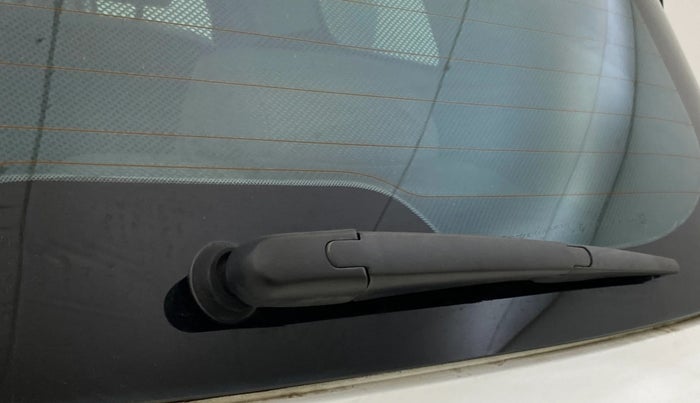 2021 Mahindra XUV700 AX 7 P AT 7 STR, Petrol, Automatic, 67,131 km, Rear Wiper