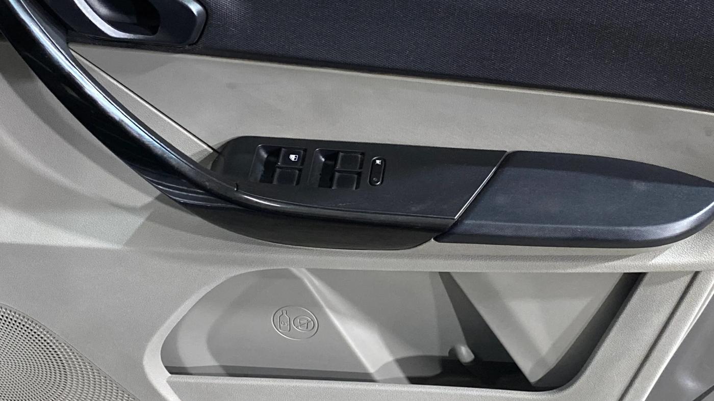 2020 Tata TIAGO NRG PETROL, Petrol, Manual, 44,242 km, Driver Side Door Panels Control