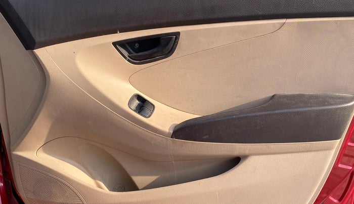 2016 Hyundai Eon ERA +, Petrol, Manual, 1,11,902 km, Driver Side Door Panels Control