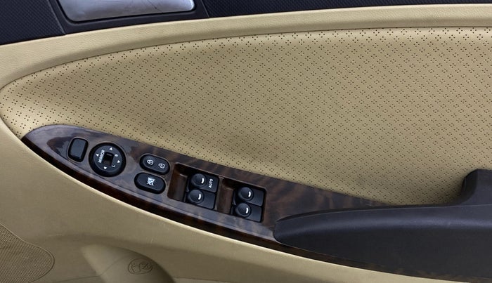 2015 Hyundai Verna FLUIDIC 4S 1.6 VTVT S(O), Petrol, Manual, 65,834 km, Driver Side Door Panels Control