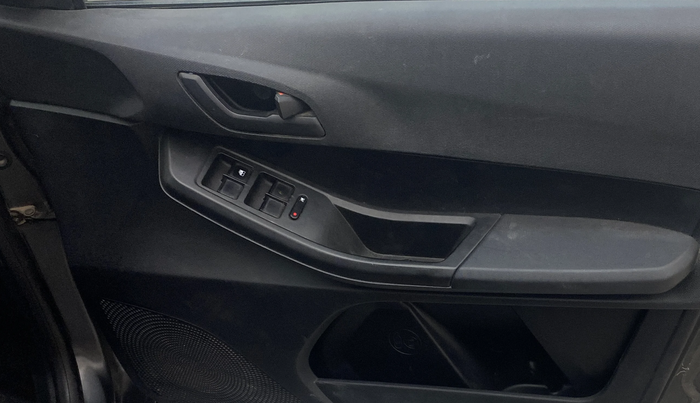 2022 Tata TIAGO NRG XZ MT, Petrol, Manual, 71,811 km, Driver Side Door Panels Control