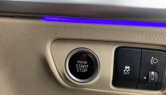 2022 KIA CARENS LUXURY 1.4 PETROL 7 STR, Petrol, Manual, 25,192 km, Keyless Start/ Stop Button