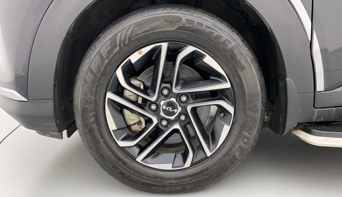 2022 KIA CARENS LUXURY 1.4 PETROL 7 STR, Petrol, Manual, 25,192 km, Left Front Wheel