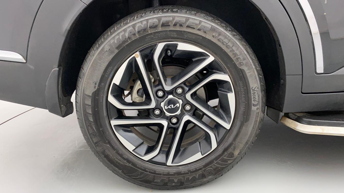 2022 KIA CARENS LUXURY 1.4 PETROL 7 STR, Petrol, Manual, 25,192 km, Right Rear Wheel
