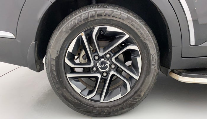 2022 KIA CARENS LUXURY 1.4 PETROL 7 STR, Petrol, Manual, 25,192 km, Right Rear Wheel