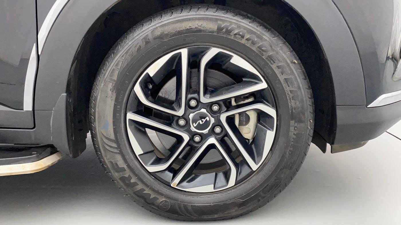 2022 KIA CARENS LUXURY 1.4 PETROL 7 STR, Petrol, Manual, 25,192 km, Right Front Wheel
