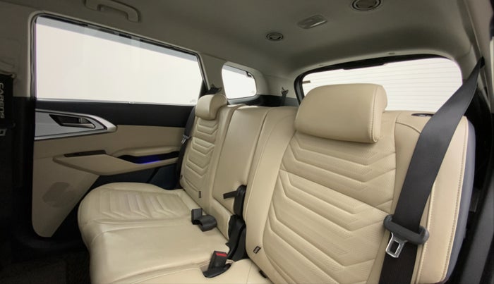 2022 KIA CARENS LUXURY 1.4 PETROL 7 STR, Petrol, Manual, 25,192 km, Right Side Rear Door Cabin