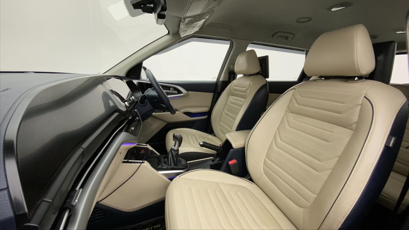 2022 KIA CARENS LUXURY 1.4 PETROL 7 STR, Petrol, Manual, 25,192 km, Right Side Front Door Cabin