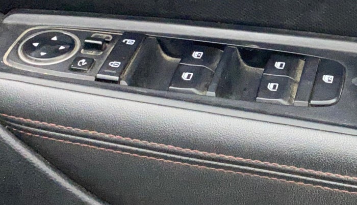 2020 KIA SONET GTX PLUS 1.0 DCT, Petrol, Automatic, 87,379 km, Driver Side Door Panels Control