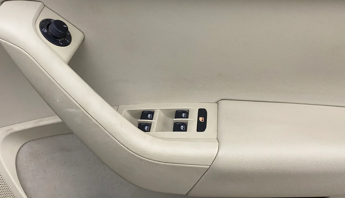 2018 Skoda Octavia L&K 1.8 TSI AT, Petrol, Automatic, 57,765 km, Driver Side Door Panels Control