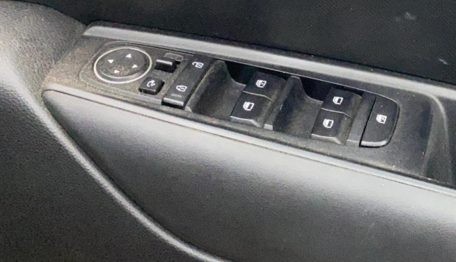 2022 KIA SONET HTK PLUS 1.5, Diesel, Manual, 54,780 km, Driver Side Door Panels Control