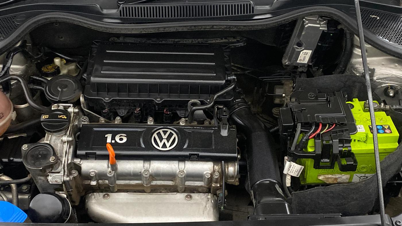 2013 Volkswagen Vento HIGHLINE 1.6 MPI, Petrol, Manual, 1,12,363 km, Engine View