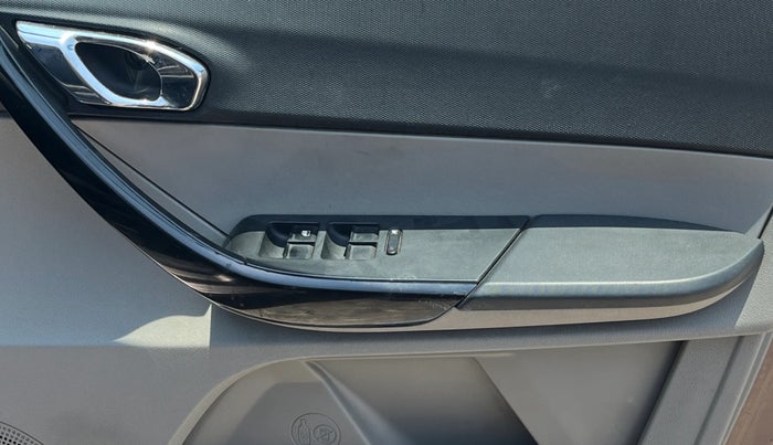 2018 Tata Tiago XZA PETROL, Petrol, Automatic, 71,008 km, Driver Side Door Panels Control