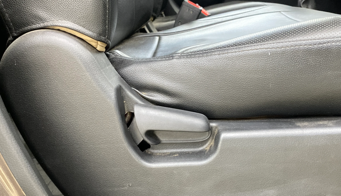 2017 Maruti Wagon R 1.0 LXI CNG, CNG, Manual, 9,868 km, Driver Side Adjustment Panel