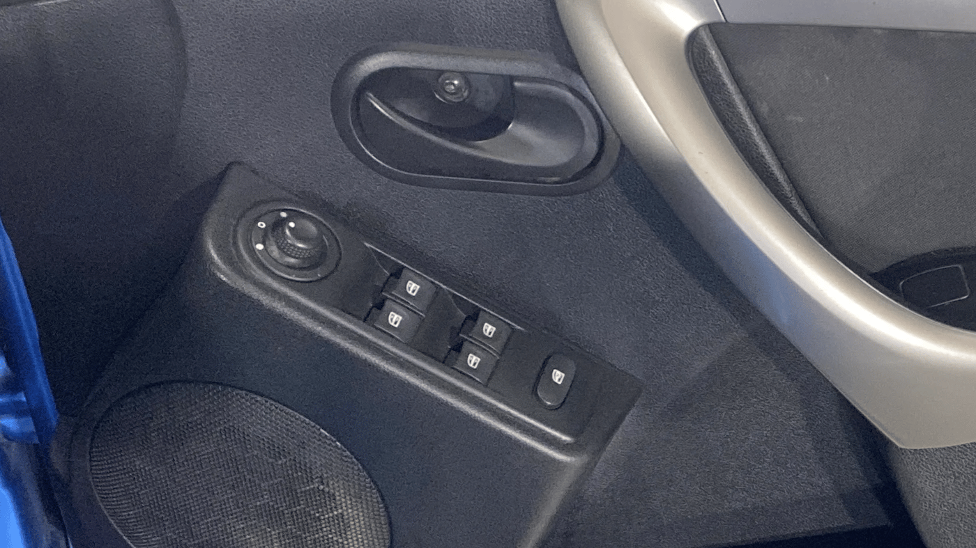 2020 Renault Duster RXS 1.5 PETROL MT, Petrol, Manual, 49,606 km, Driver Side Door Panels Control