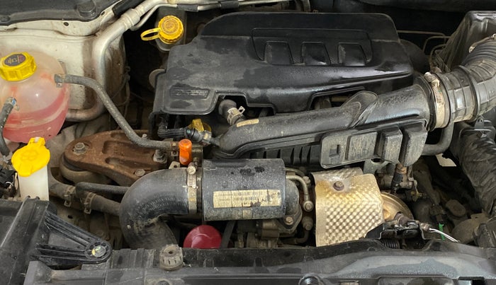 2019 Mahindra XUV300 W6 1.2 PETROL, Petrol, Manual, 58,981 km, Engine View - Right